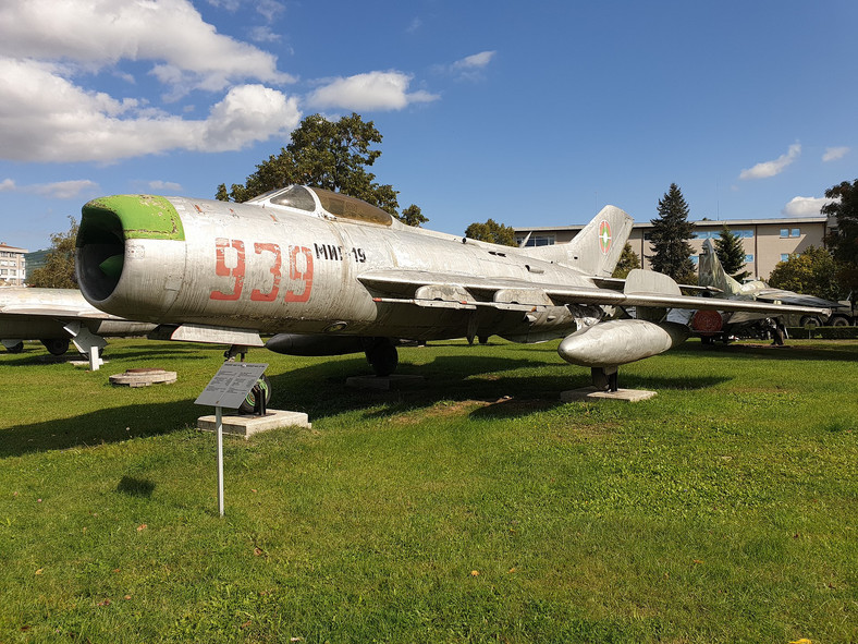 Mikojan-Gurewicz MiG-19