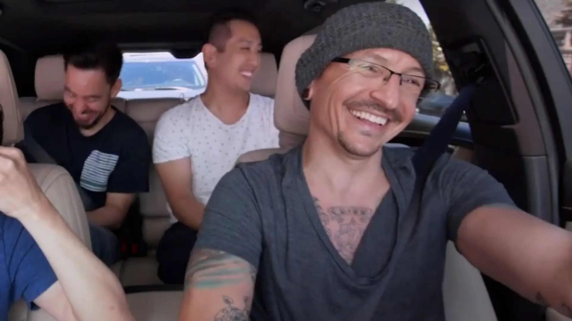 Roześmiany Chester Bennington w "Carpool Karaoke". Program nagrano 6 dni przed jego śmiercią