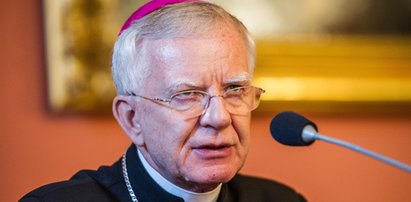 Abp Jędraszewski brnie dalej. Wyjaśnia, co zrobiłby Jezus na Marszu Równości