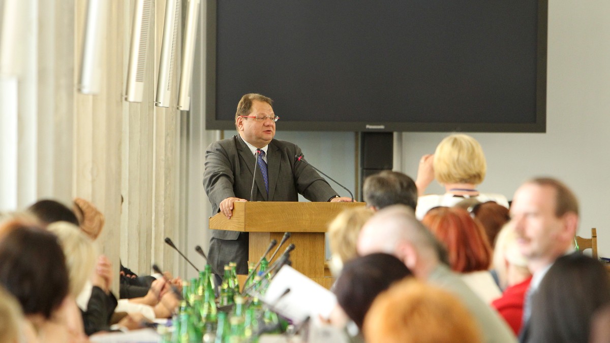 Ryszard Kalisz (SLD) został dzisiaj ponownie wybrany na przewodniczącego sejmowej Komisji Sprawiedliwości i Praw Człowieka. Na wiceprzewodniczących wybrano: Stanisława Piotrowicza (PiS), Roberta Biedronia (Ruch Palikota), Jerzego Kozdronia (PO).