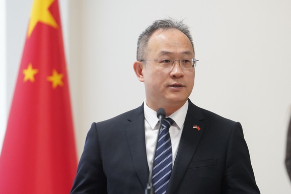 Kineska ambasada u Beogradu: "Visoko cenimo što je Vučić osudio rasističku izjavu o Kini"