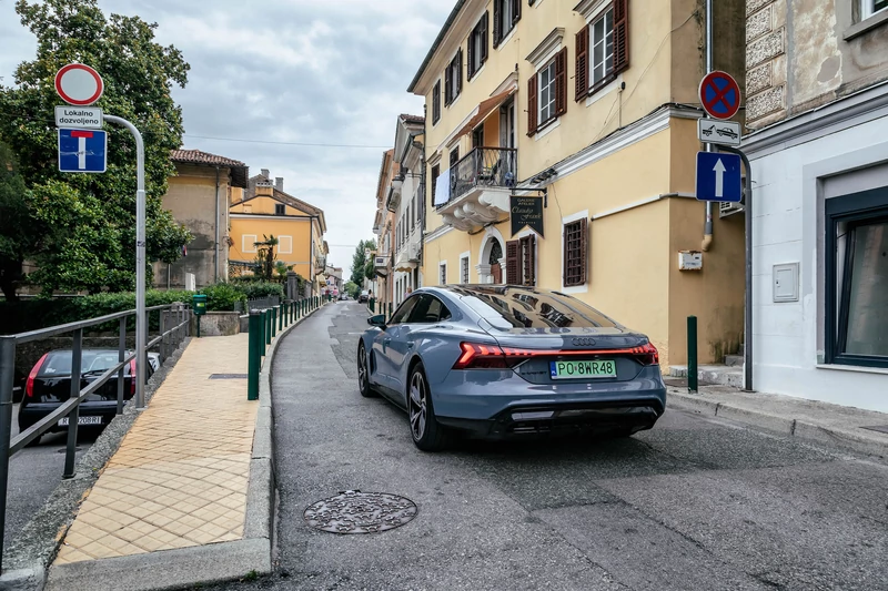 Podróż Porsche Taycanem i Audi e-tronem GT do Chorwacji