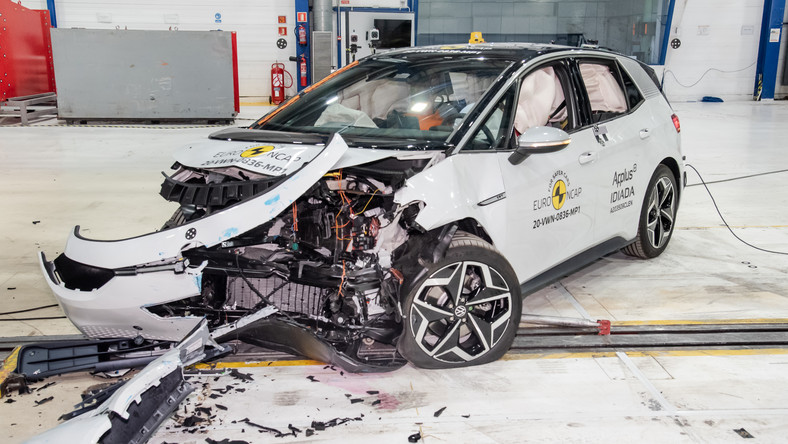 Volkswagen ID.3 rozbity przez Euro NCAP. Jak wypadł?