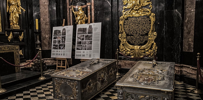 Królewskie sarkofagi z Wawelu odzyskały blask