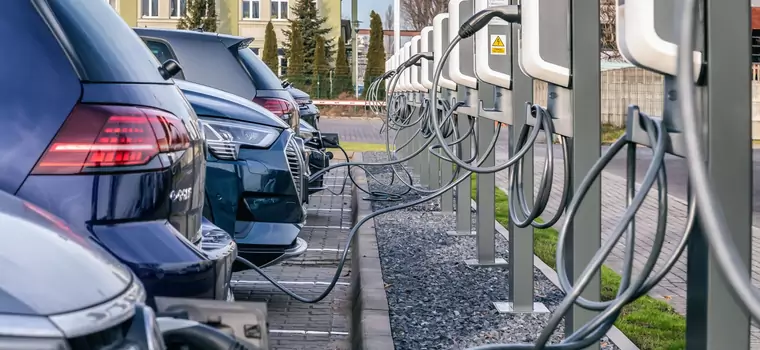 Uwaga, kierowcy "elektryków" i PHEV-ów. W sobotę kolejki do ładowarek w Łodzi