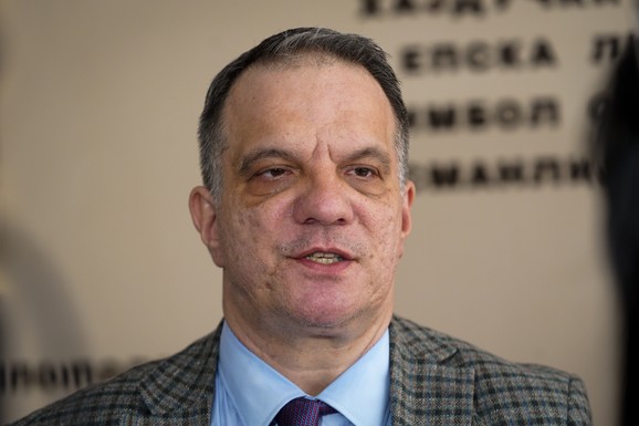 "Mi ne možemo da prihvatimo NATO verziju istorije": Oglasio se Dejan Vuk Stanković o izmenama Zakona o udžbenicima