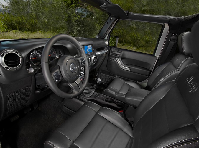 Jeep to ikona samochodów 4x4. Teraz słynna marka nabiera sił pod skrzydłami Fiata. W Polsce pojawiły się właśnie nowości amerykańskiej legendy bezdroży - oto Jeep Wrangler Unlimited i Jeep Grand Cherokee...