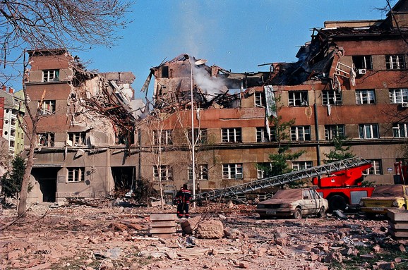 Komanda treće armije u Nišu bombardovana je 5. aprila 1999. godine u prepodnevnim časovima