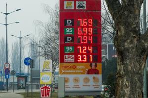 Wojna na Ukrainie. Ceny ropy naftowej rosną a popyt spada