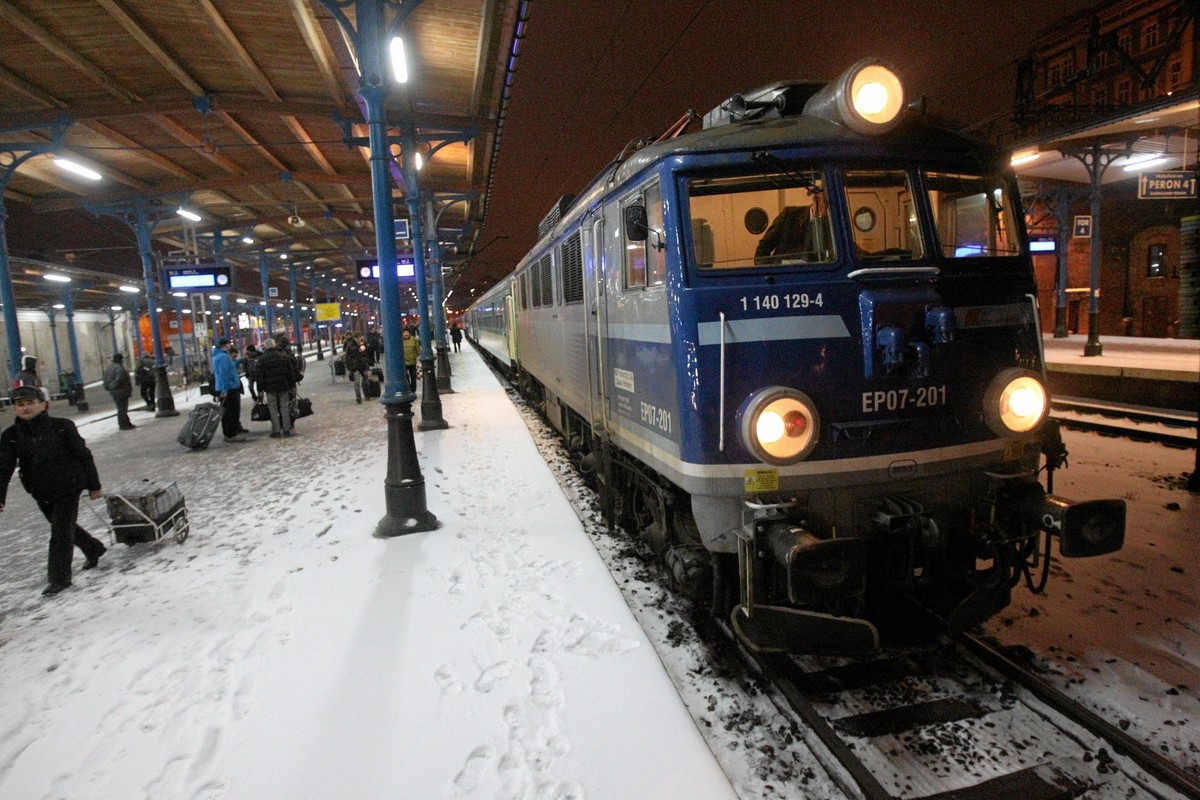 Pociąg na dworcu w Szczecinie