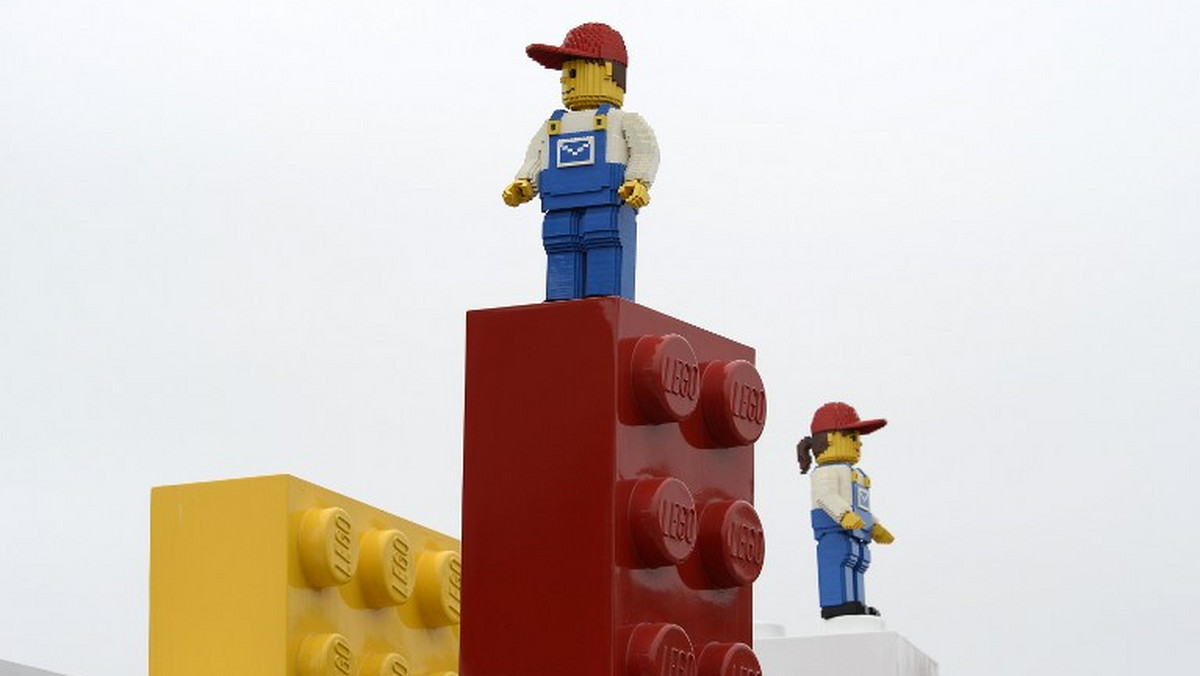 Wraz z lutową premierą filmu "Lego przygoda" plastikowe kolorowe cegiełki i żółte główki stały się niespodziewanie bohaterami przeboju kinowego.