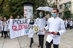 Mazurek o proteście lekarzy: Żaden rząd nie poradził sobie z reformą służby zdrowia