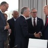 Nemački kancelar Fridrih Merc, italijanska premijerka Đorđa Meloni, predsednik Evropskog saveta Antonio Kosta, kanadski premijer Mark Karni, britanski premijer Kir Starmer i predsednik SAD Donald Tramp tokom radne sesije na samitu G7