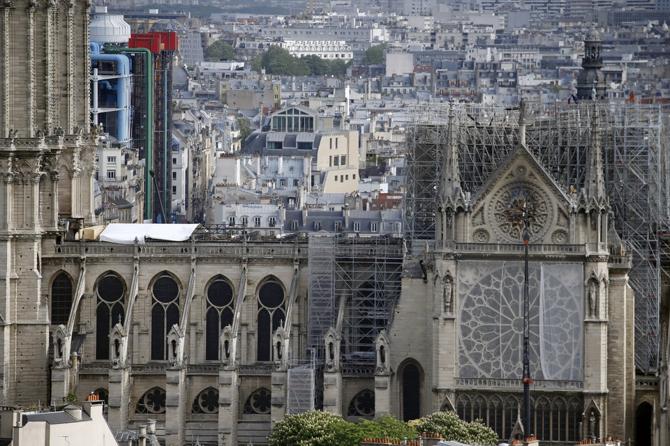 Trwają prace zabezpieczające wnętrze katedry Notre Dame