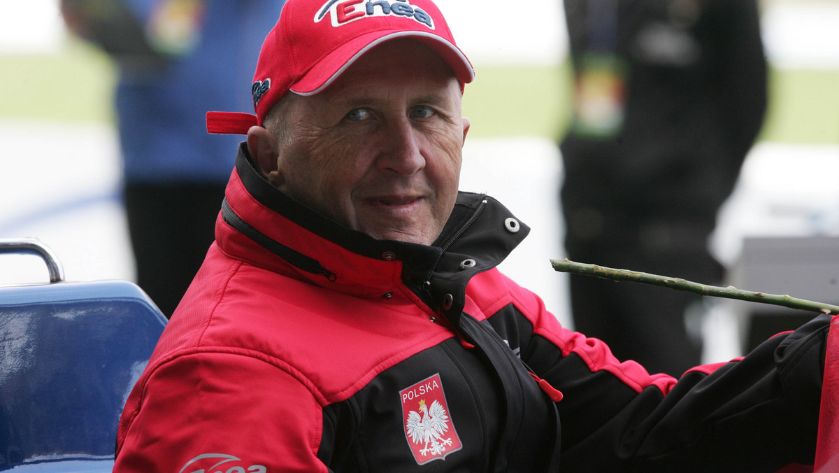 Marek Cieślak przez kolejne dwa sezony będzie pełnił funkcję selekcjonera reprezentacji Polski w jeździe na żużlu. Do podpisania umowy doszło w siedzibie Polskiego Związku Motorowego.