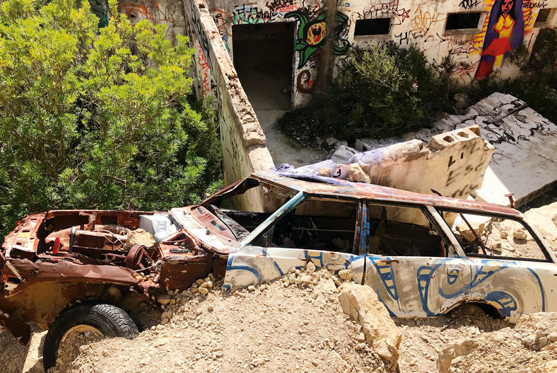 Cmentarzysko samochodów na Ibizie