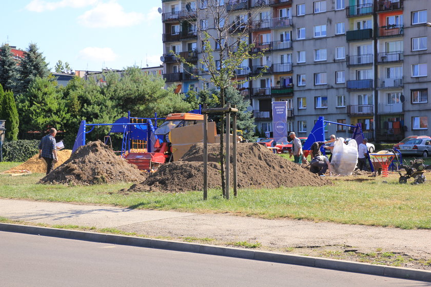 Plac budowy podwórka przy ul. Skargi w Piekarach