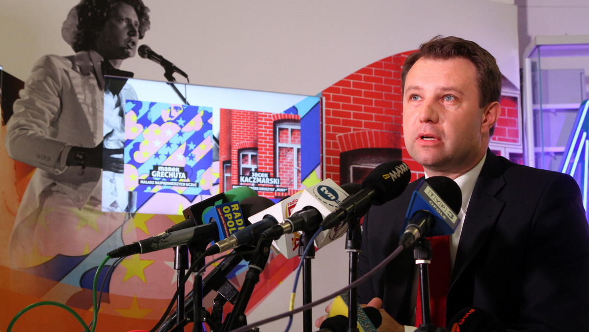 Radni opozycji w opolskiej radzie miasta chcą specjalnej sesji poświęconej zamieszaniu wokół organizacji 54 Krajowego Festiwalu Piosenki Polskiej. Przygotowujemy wniosek tak, by sesja odbyła się w przyszłym tygodniu – powiedział radny PO Przemysław Pospieszyński.