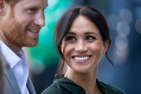 Jó ég: Itt az első fotó Meghan Markle és Harry kislányáról, sőt az egész családról! 