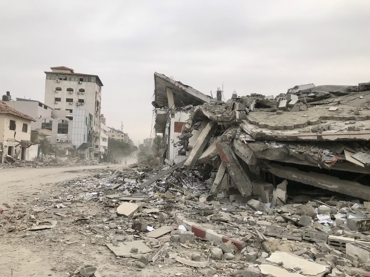 Izrael wykorzystuje lotnictwo do intensywnych bombardować pozycji przeciwnika. Zdjęcie przedstawia ruiny Gazy i pochodzi z grudnia 2023 roku.