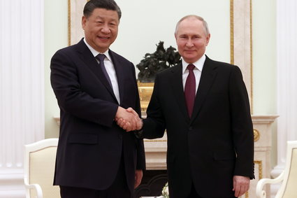 Trudności finansowe popychają Rosję w objęcia Chin