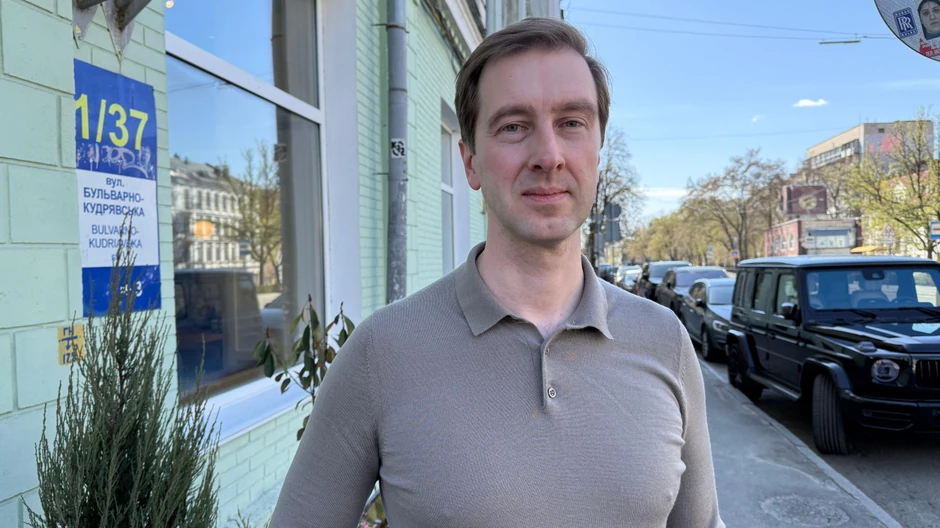 Ukrajinska vojska je primorana da se služi ubacivanjem u autobus kako bi rešila problem manjka ljudi na frontu, kaže Ivan Stupak | Foto: BBC