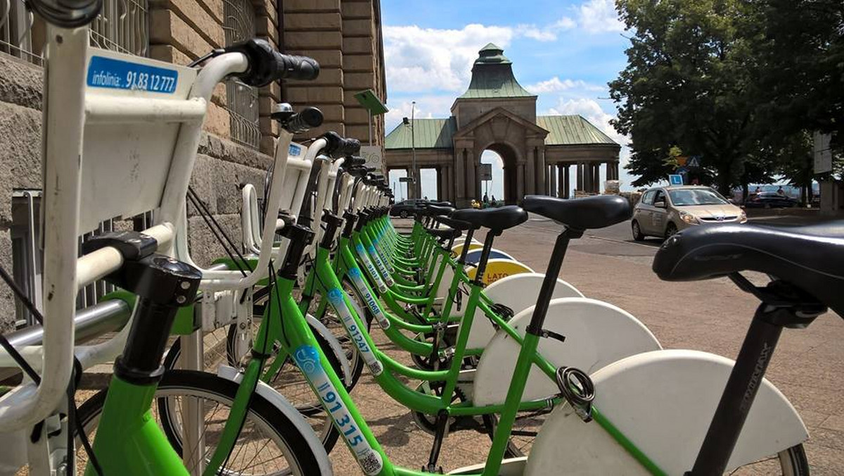 Już ponad 100 tysięcy złotych firma Nextbike powinna zapłacić za awarię roweru miejskiego. Powinna, jednak nie czuje się winna i za brak usunięcia usterki obwinia miasto. Spór trwa i najprawdopodobniej znajdzie swój finał w sądzie, a stare stacje roweru miejskiego wciąż działają wadliwie. O sprawie jako pierwszy napisał Tygodnik Szczecina.