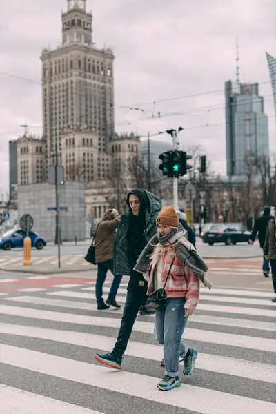 Zapytaliśmy stylistkę, czy buty do biegania naprawdę można nosić do wszystkiego