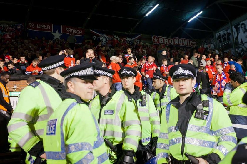 Kibole Wisły Kraków pobili angielskiego policjanta