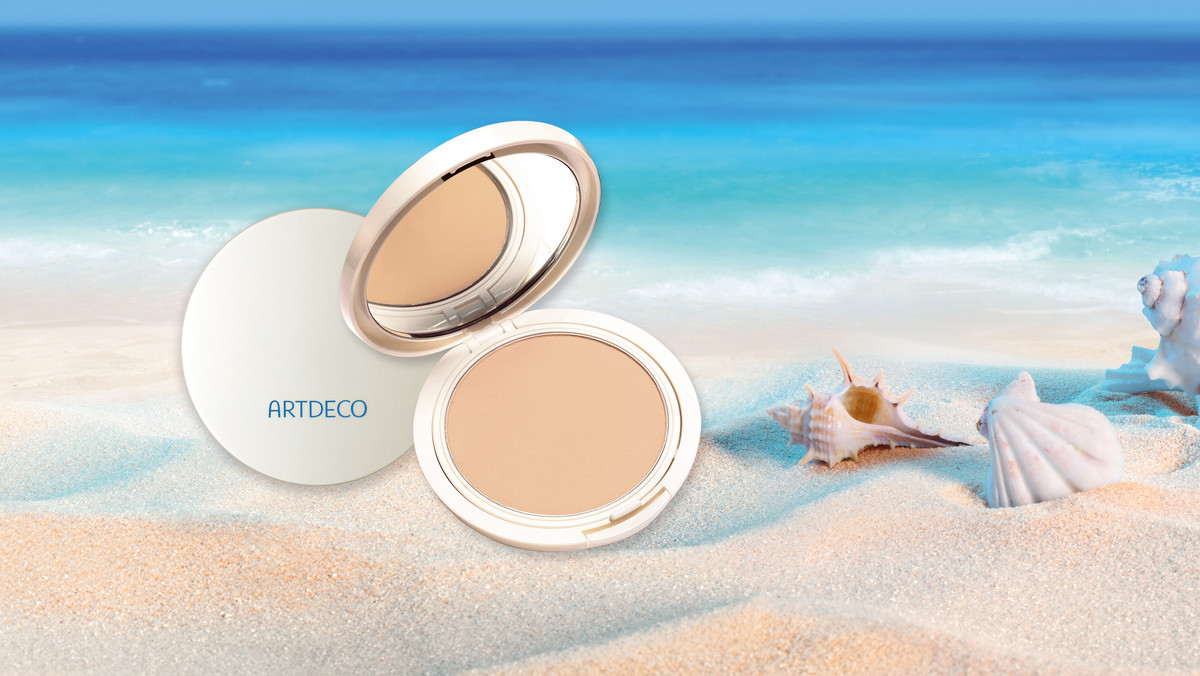 Artdeco oferuje kosmetyk, który nie tylko upiększy twoją cerę, ale także o nią zadba. Sun Protection Powder Foundation to puder, który ochroni skórę przed negatywnym wpływem promieni UV. Idealne rozwiązanie na lato! Dzięki temu praktycznemu rozwiązaniu możesz cieszyć się naturalnym, matowym wyglądem makijażu. Puder dostępny jest w różnych wersjach nasycenia - chłodnych i ciepłych odcieniach.