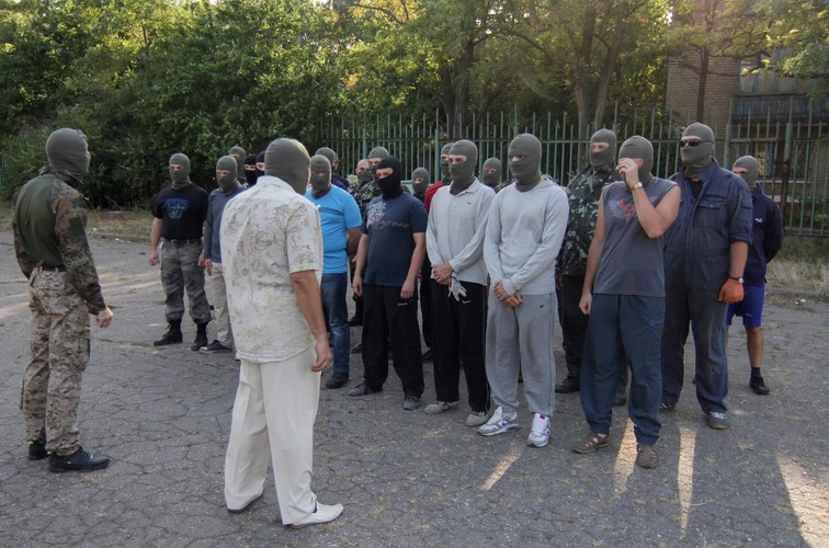 Ćwiczenia ukraińskich ochotników w Mariupolu