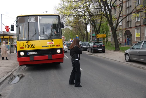 Uważaj na przechodniów! 