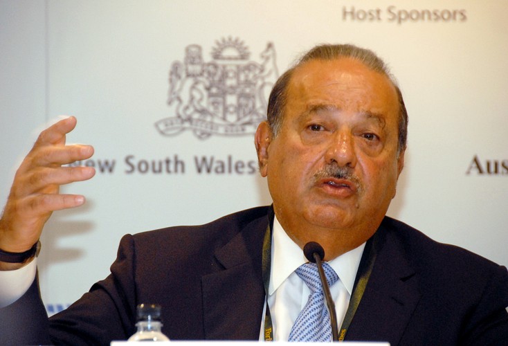 Meksykański miliarder Carlos Slim, dyrektor Carlos Slim Foundation, przemawia po otrzymaniu nagrody 