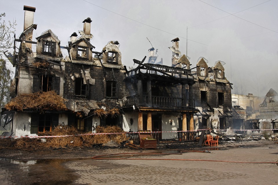 BIAŁOWIEŻA SPŁONĄŁ HOTEL DWÓR SOPLICOWO