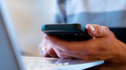 banki ostrzegają przed nową metodą oszustów. łatwo stracić pieniądze