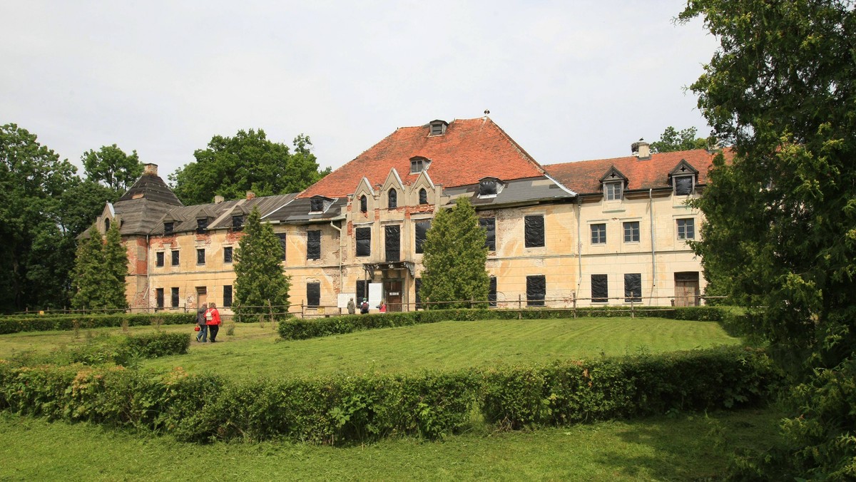 We wrześniu rozpocznie się remont dachu na pałacu rodziny Lehndorffów w Sztynorcie na Mazurach. Kosztowna naprawa, finansowana przede wszystkim ze środków Ministerstwa Kultury, ma uchronić obiekt przed dalszym popadaniem w ruinę.