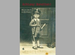 Absurdy wojny małym dzieckiem podszyte