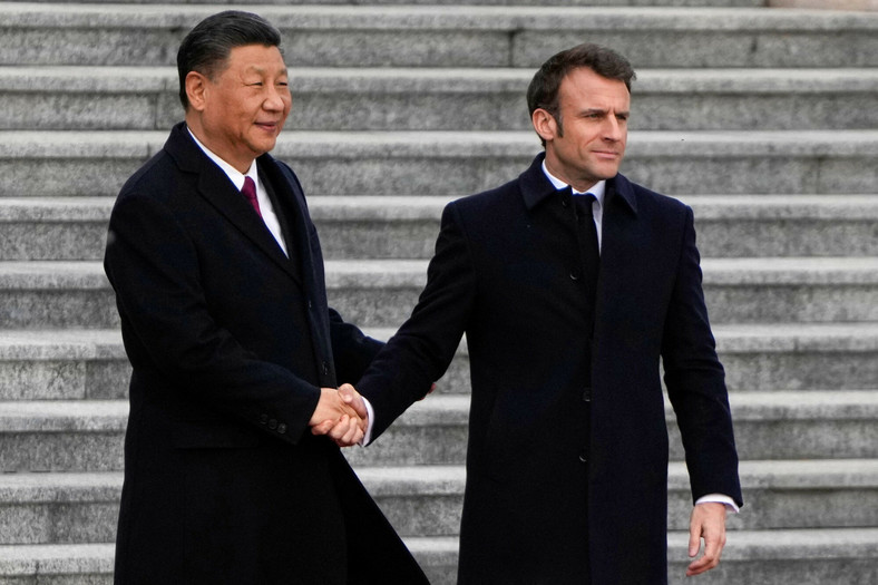 Prezydent Francji Emmanuel Macron i przewodniczący Chińskiej Republiki Ludowej Xi Jinping