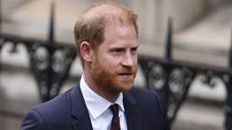 skandaliczne słowa donalda trumpa. książę harry wydał oświadczenie