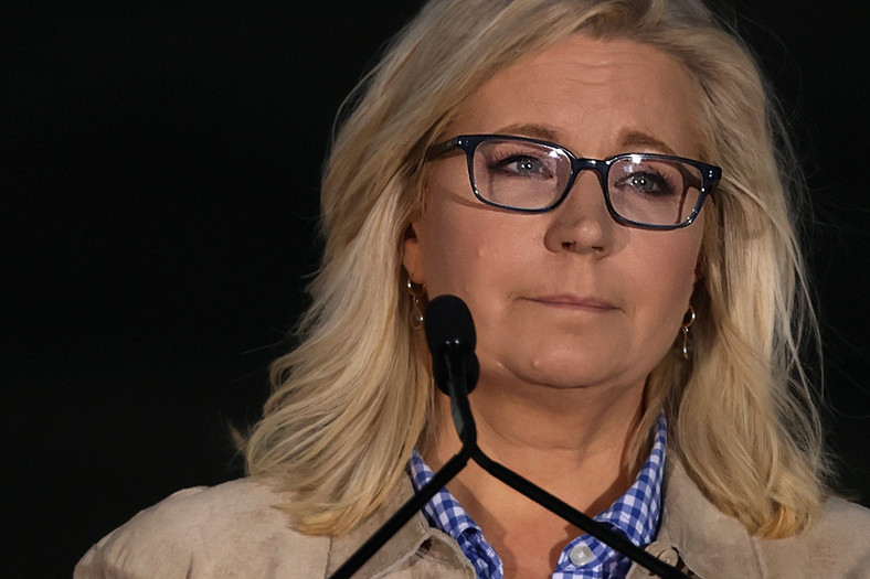 Liz Cheney dziś w nocy podczas wiecu w Jackson w stanie Wyoming ogłasza swoją przegraną w prawyborach