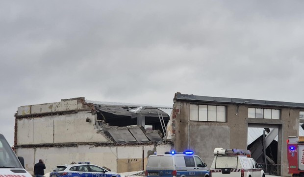 Srušio se krov na bivšoj autobuskoj stanici u Mlavi, Poljska