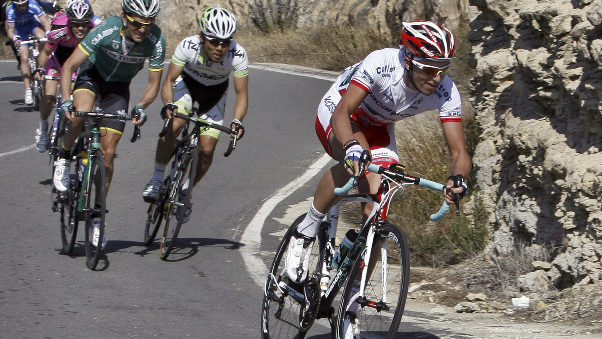 Belg Philippe Gilbert z grupy BMC Racing Team wygrał w niedzielę dziewiąty etap Vuelta a Espana z Andory do Barcelony długości 196,3 km. Drugi na mecie, tak samo jak w sobotę, był Hiszpan Joaquin Rodriguez (Katiusza) i umocnił się na pozycji lidera. Czwarty przyjechał Polak Tomasz Marczyński.