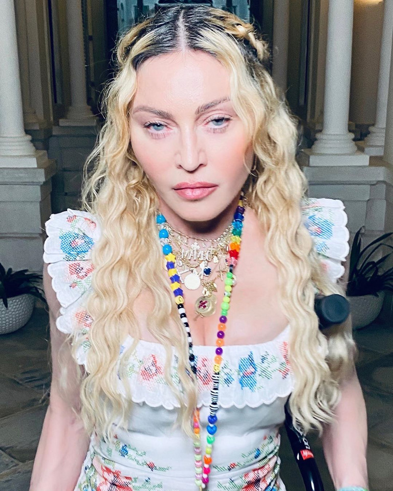 Madonna stała się ofiarą operacji plastycznych. Jak się zmieniała