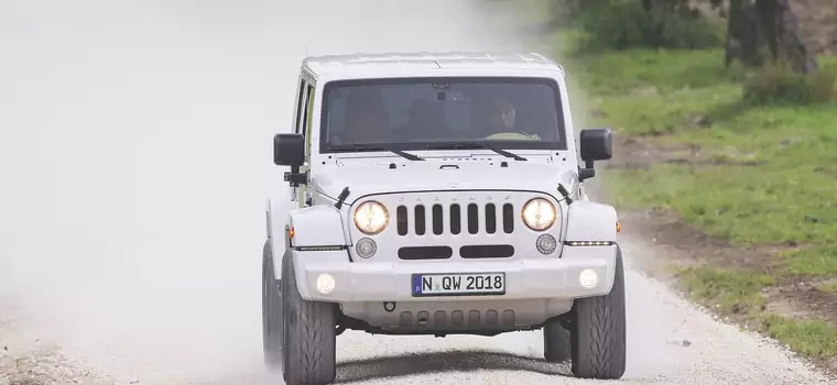 Jeep Wrangler kontra Land Rover Defender - słodki i kwaśny