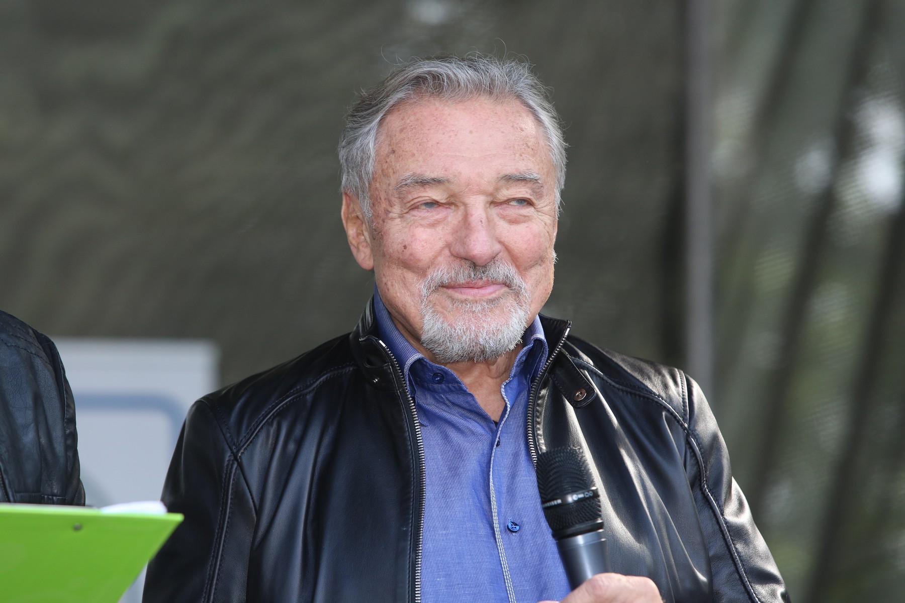 Český spevák Karel Gott.