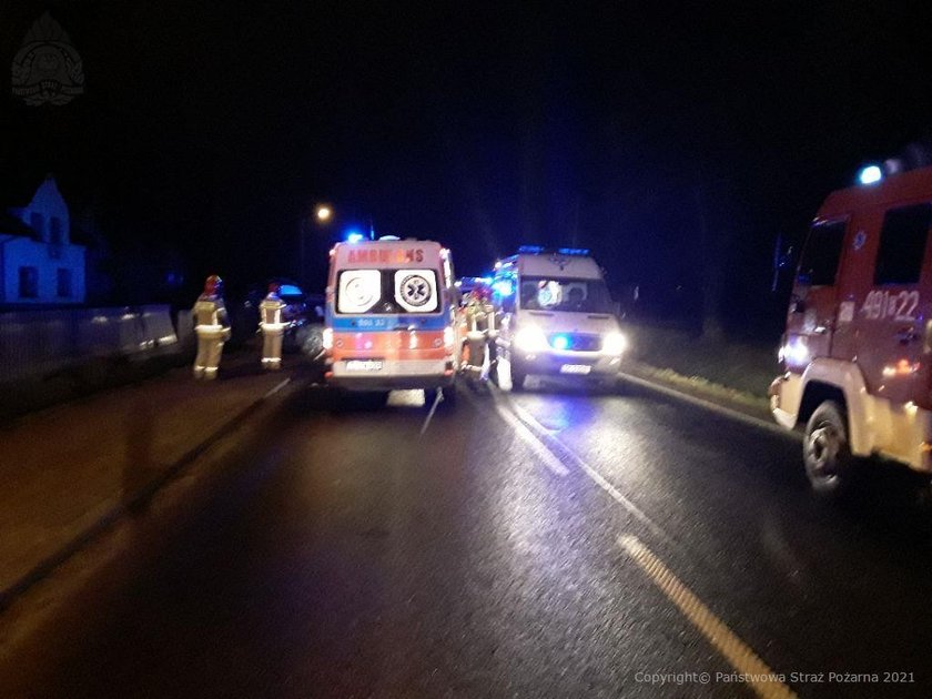 19-latka wjechała w grupę pieszych. Nie żyje kobieta, trzy osoby zostały ranne. 