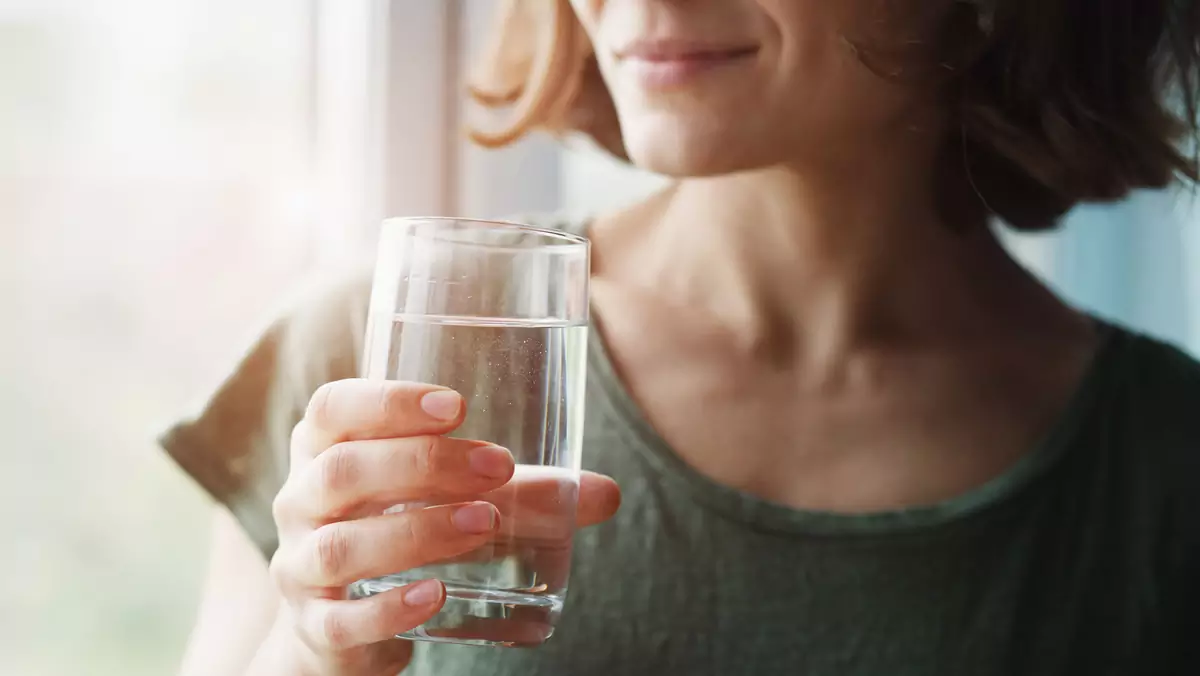 Picie odpowiedniej ilości wody jest ważne dla naszego zdrowia