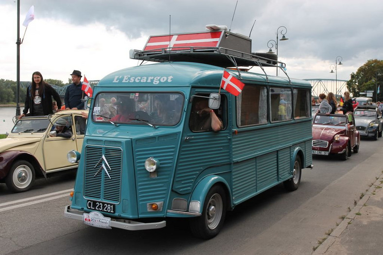 21. Światowy Zlot Miłośników Citroëna 2CV Toruń 2015