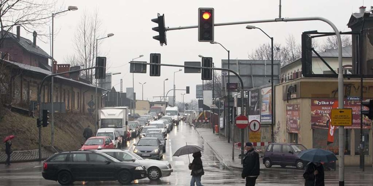 Ciężarówki pojadą Sądową pod prąd