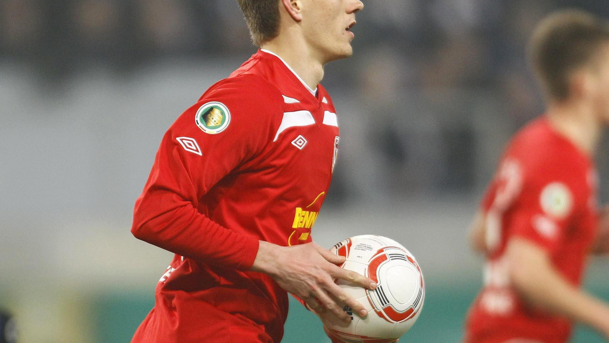 Bayern Monachium jest bliski pozyskania napastnika Energie Cottbus, Nilsa Petersena. 22-letni piłkarz ma podpisać z bawarskim zespołem 3-letnią umowę.